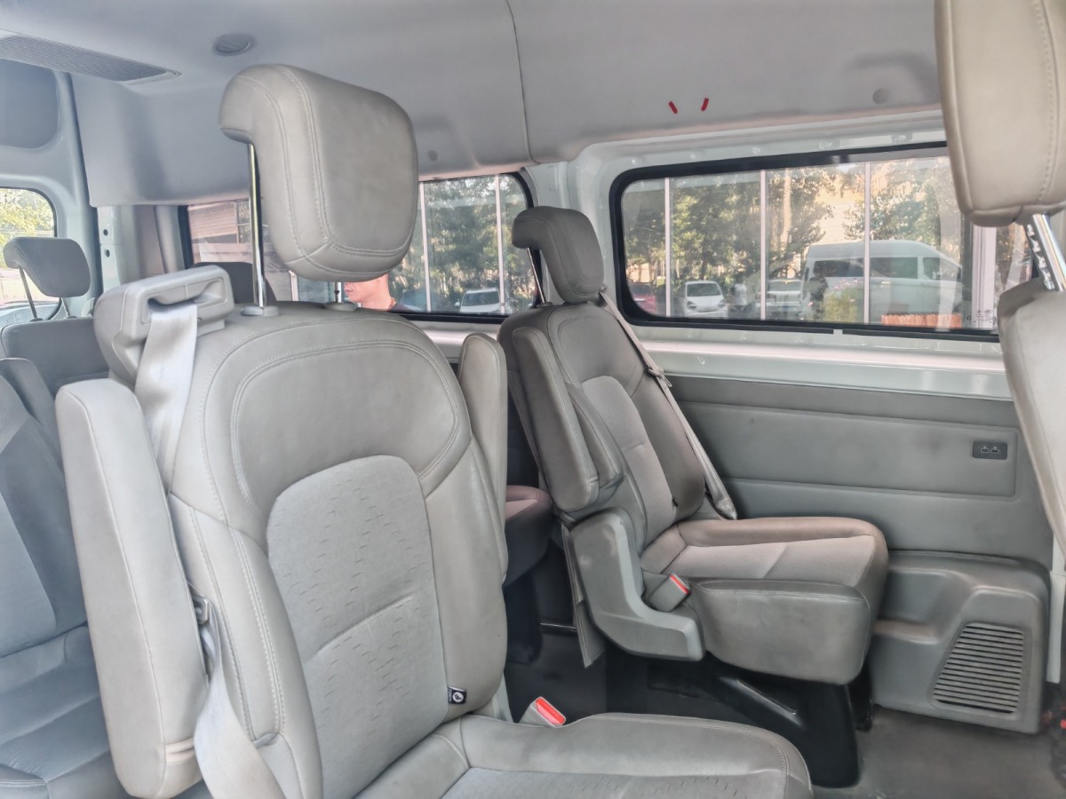 Ford Transit 2023 car image #8