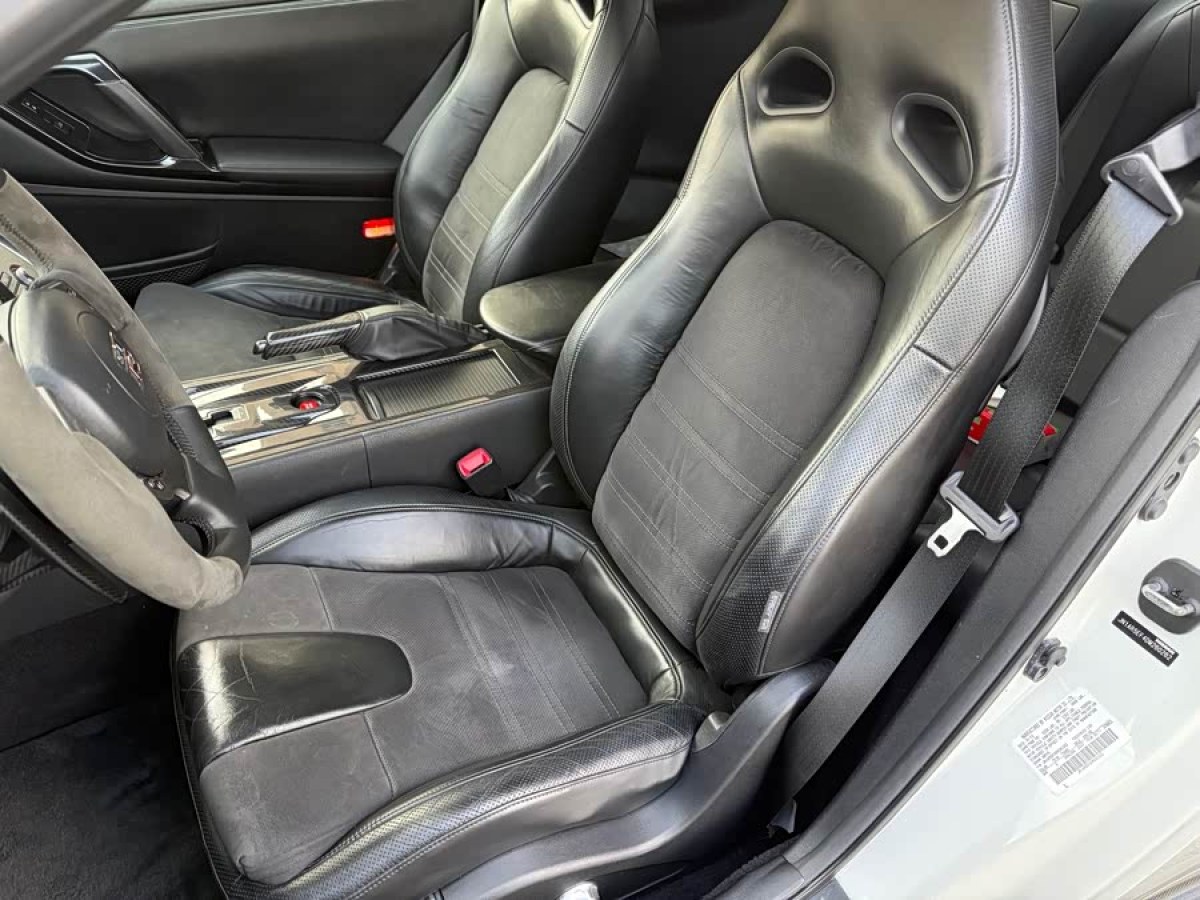 Nissan GT-R 2018 imagen de coche #8