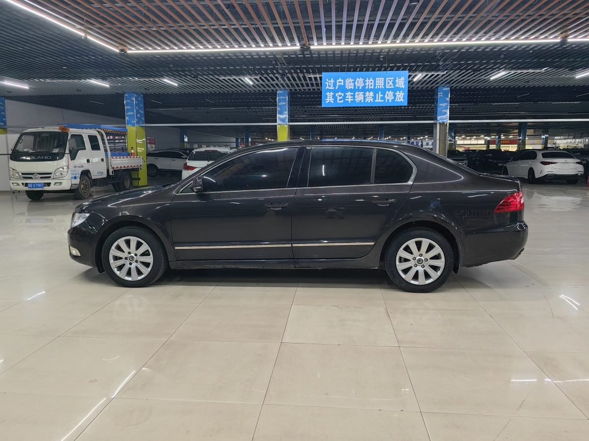 Skoda Superb 2010 car image #8