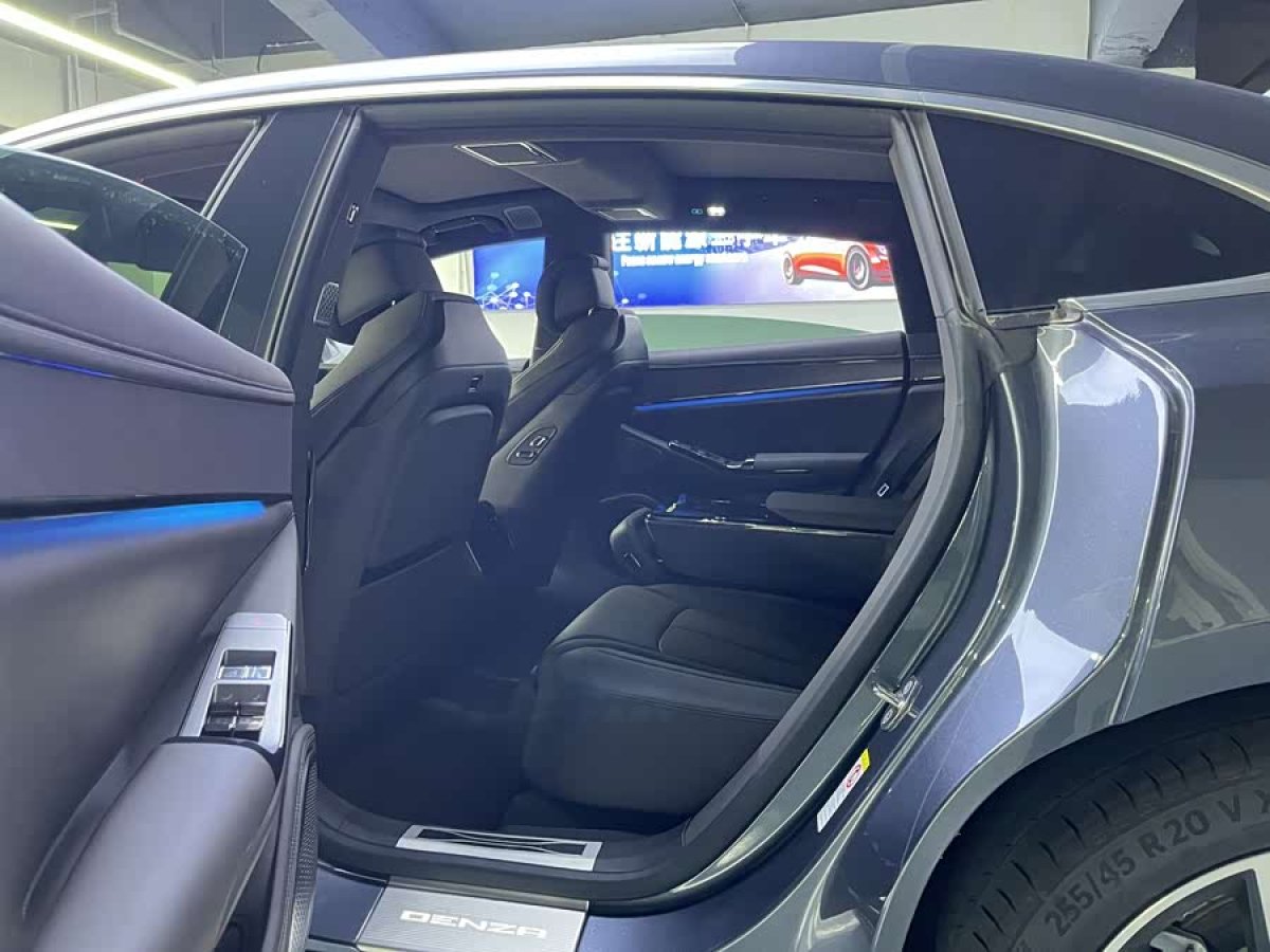 Denza Z9 2025 car image #8