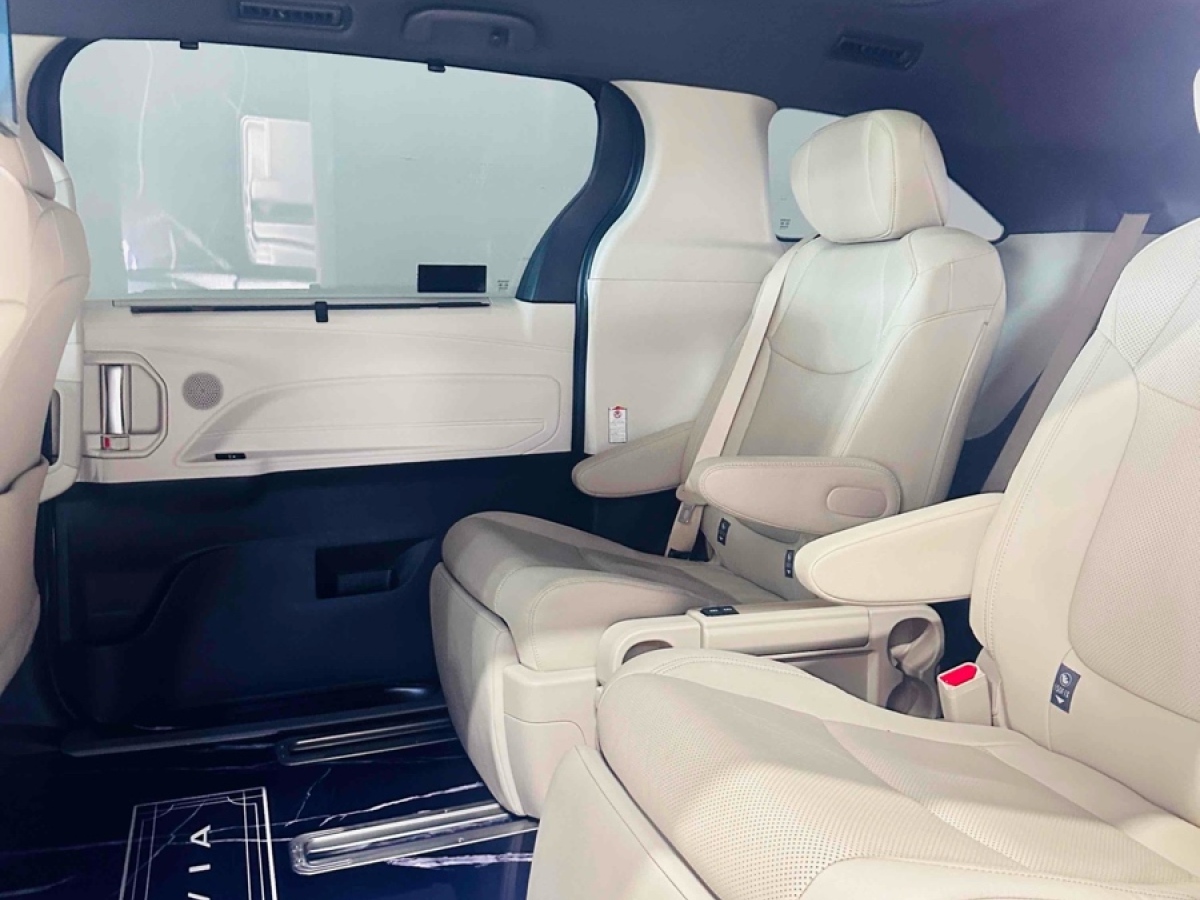 Toyota Granvia 2023 immagine di auto #8