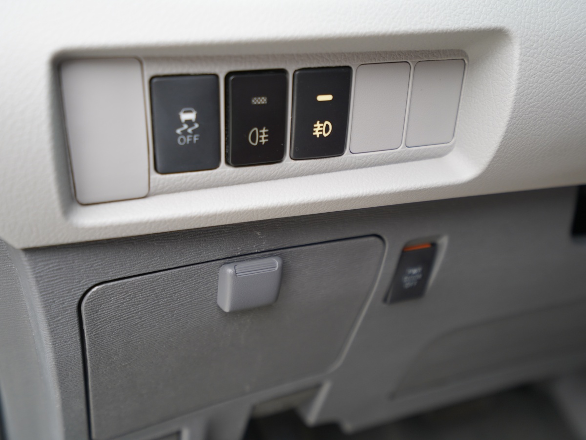 Toyota SIENNA 2018 car image #8