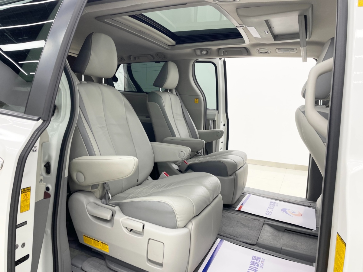 Toyota SIENNA 2010 car image #8