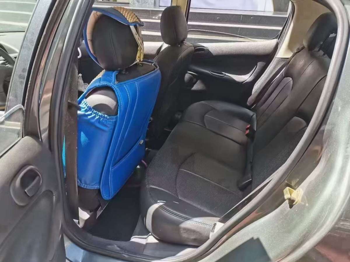 Peugeot 207 2011 car image #8