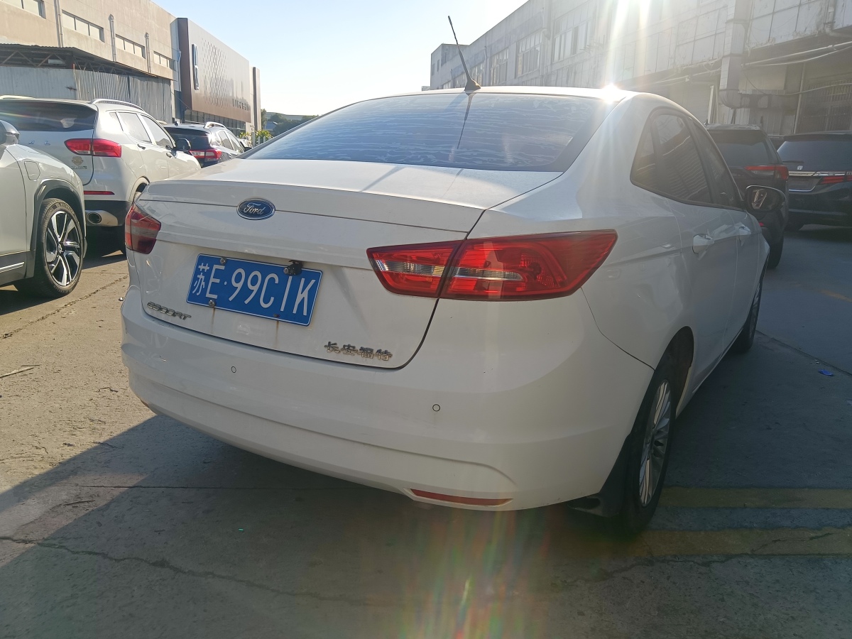 Ford Escort 2016 car image #8