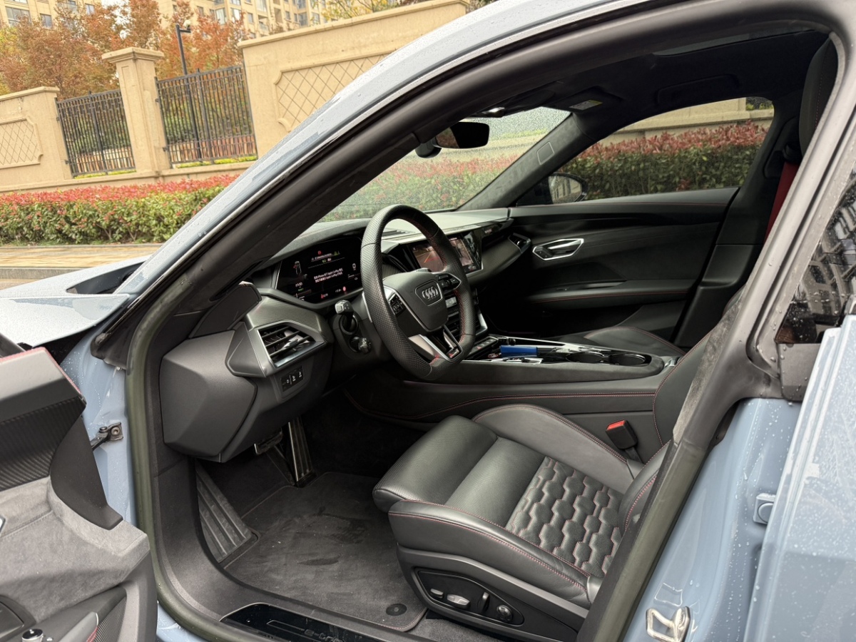 Audi RS e-tron GT 2024 immagine di auto #8