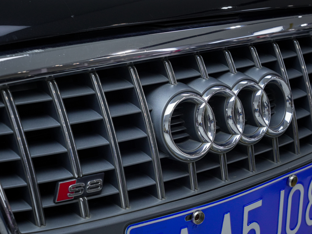 Audi S8 2009 car image #8