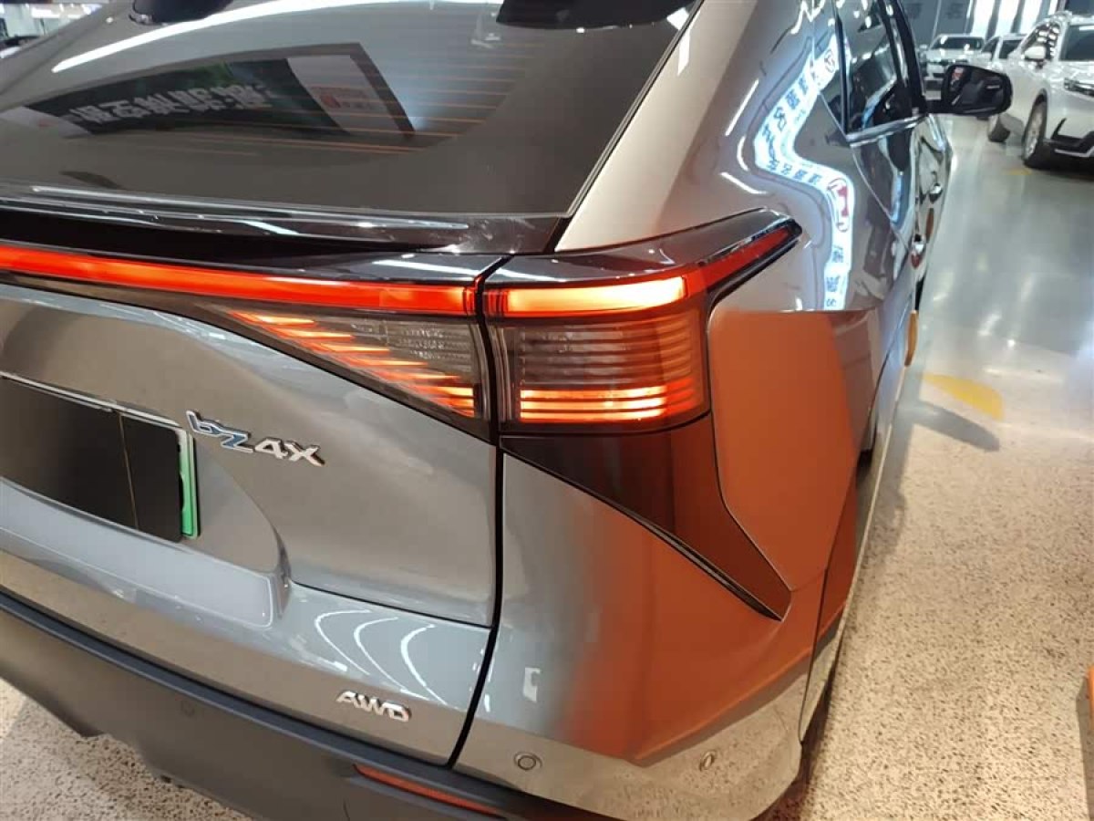 Toyota bZ4X 2022 immagine di auto #8