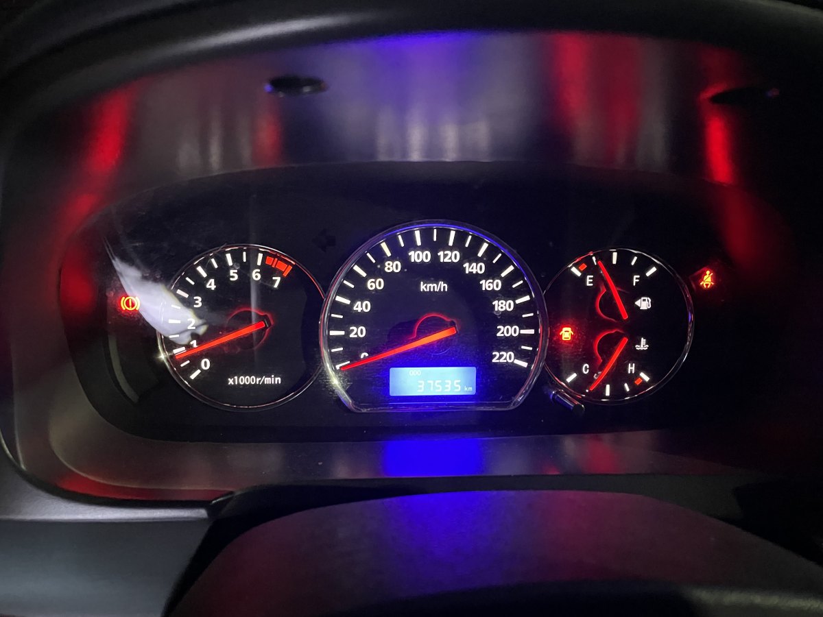 Changan Alsvin V5 2015 car image #8