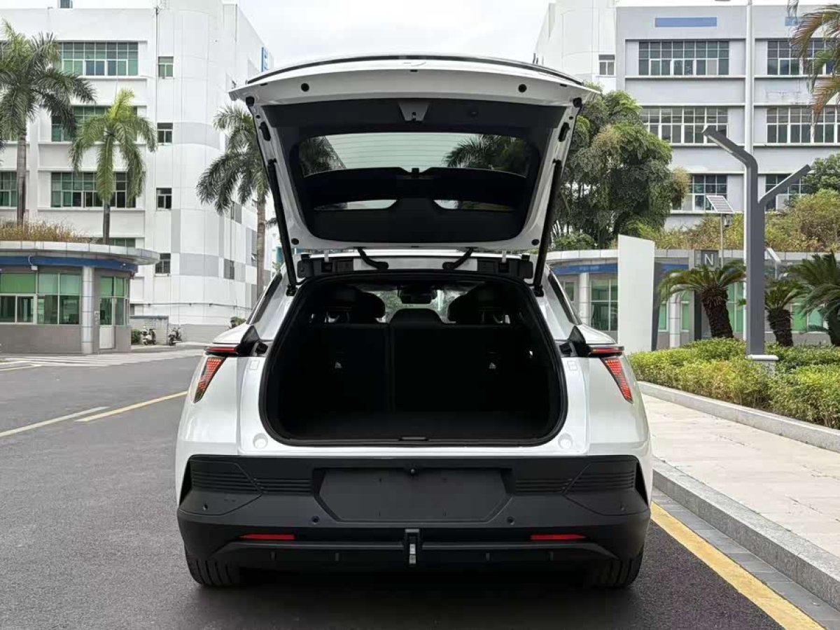 2025 car image #8