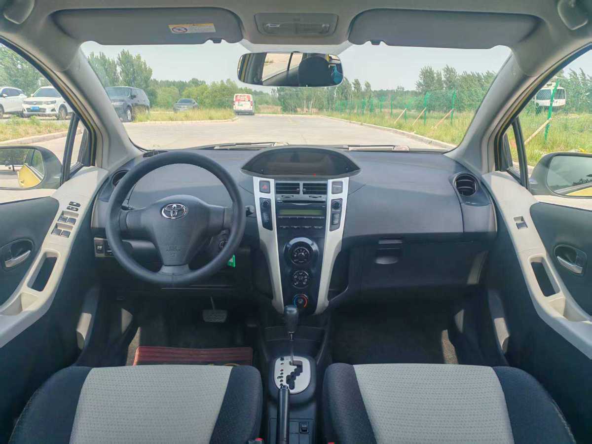 Toyota Yaris 2010 imagem de carro #8