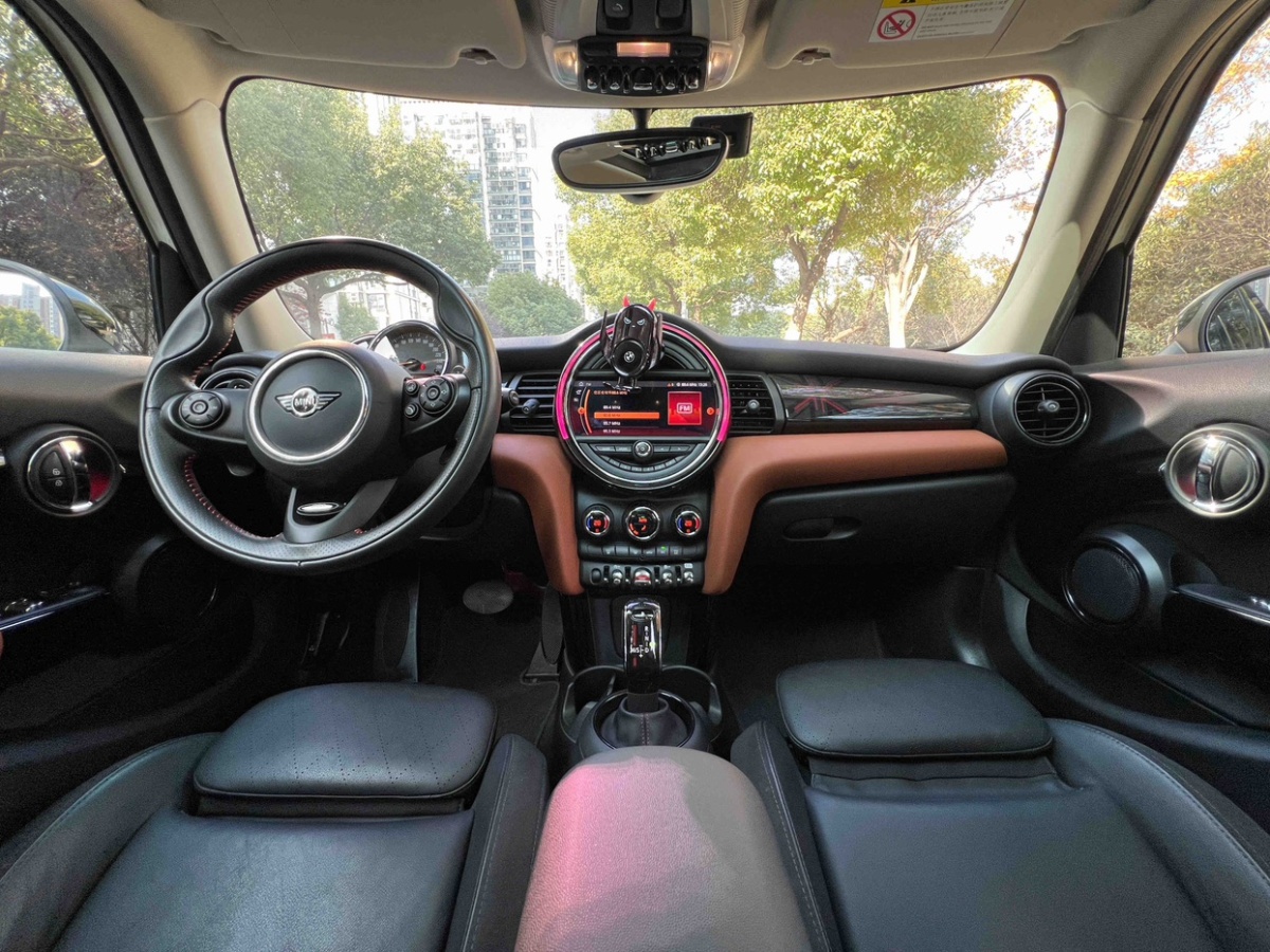 BMW 2019 car image #8