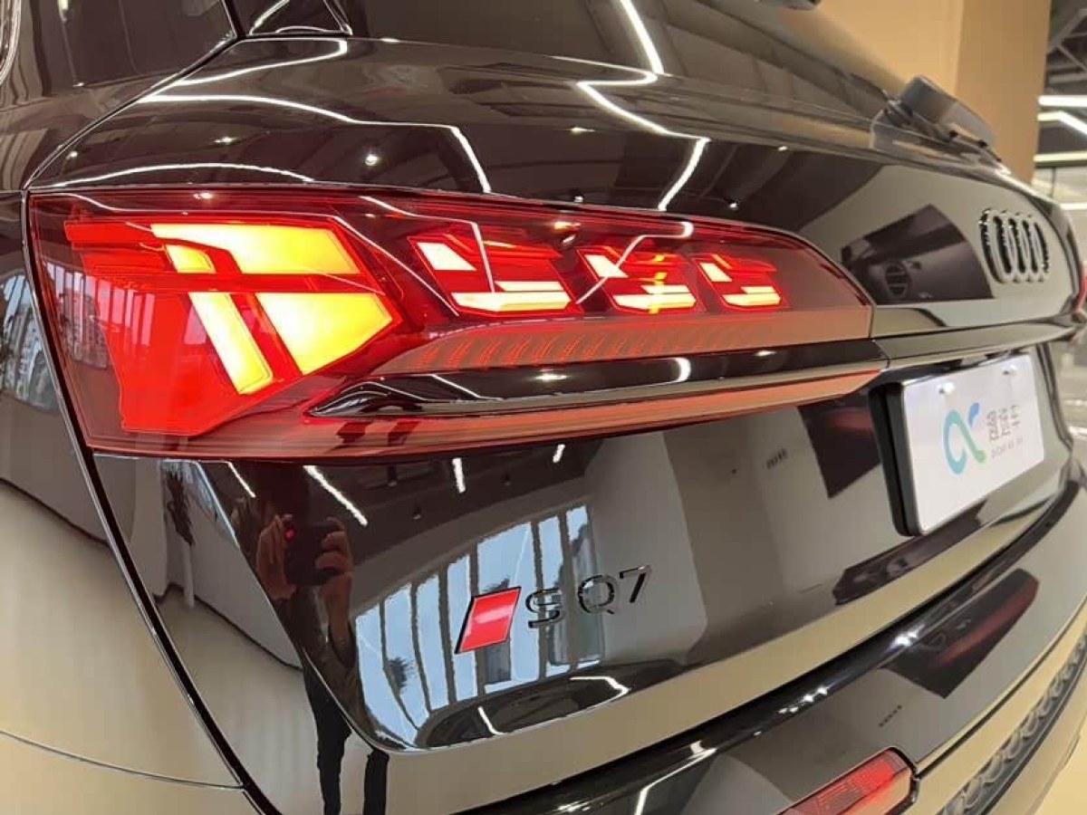 Audi SQ7 2025 #8 Audi SQ7 2025 изображение автомобиля #8