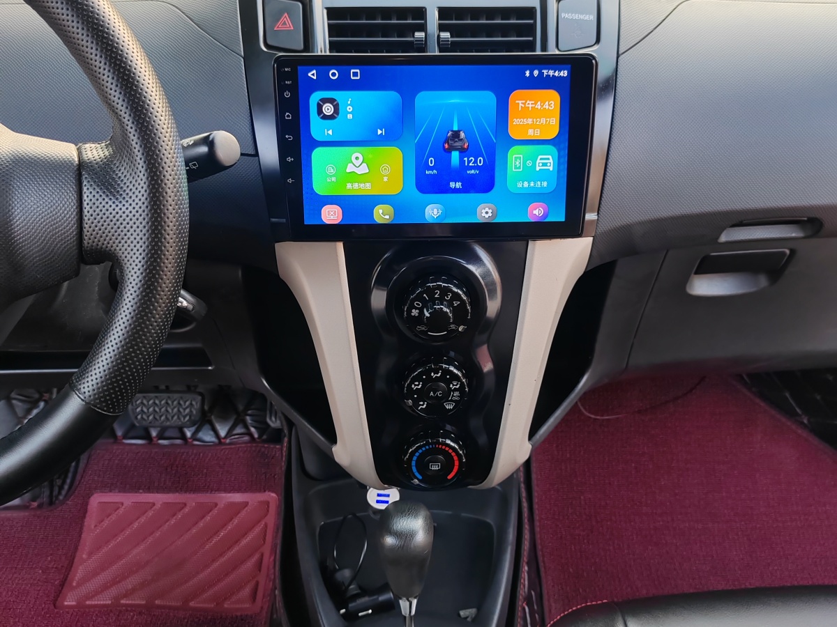 Toyota Yaris 2013 car image #8