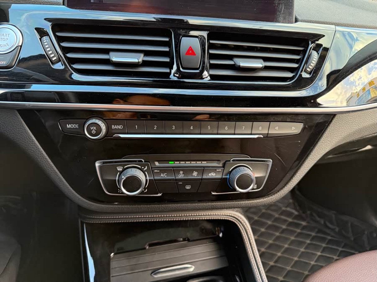 BMW 1 Series 2020 car image #8