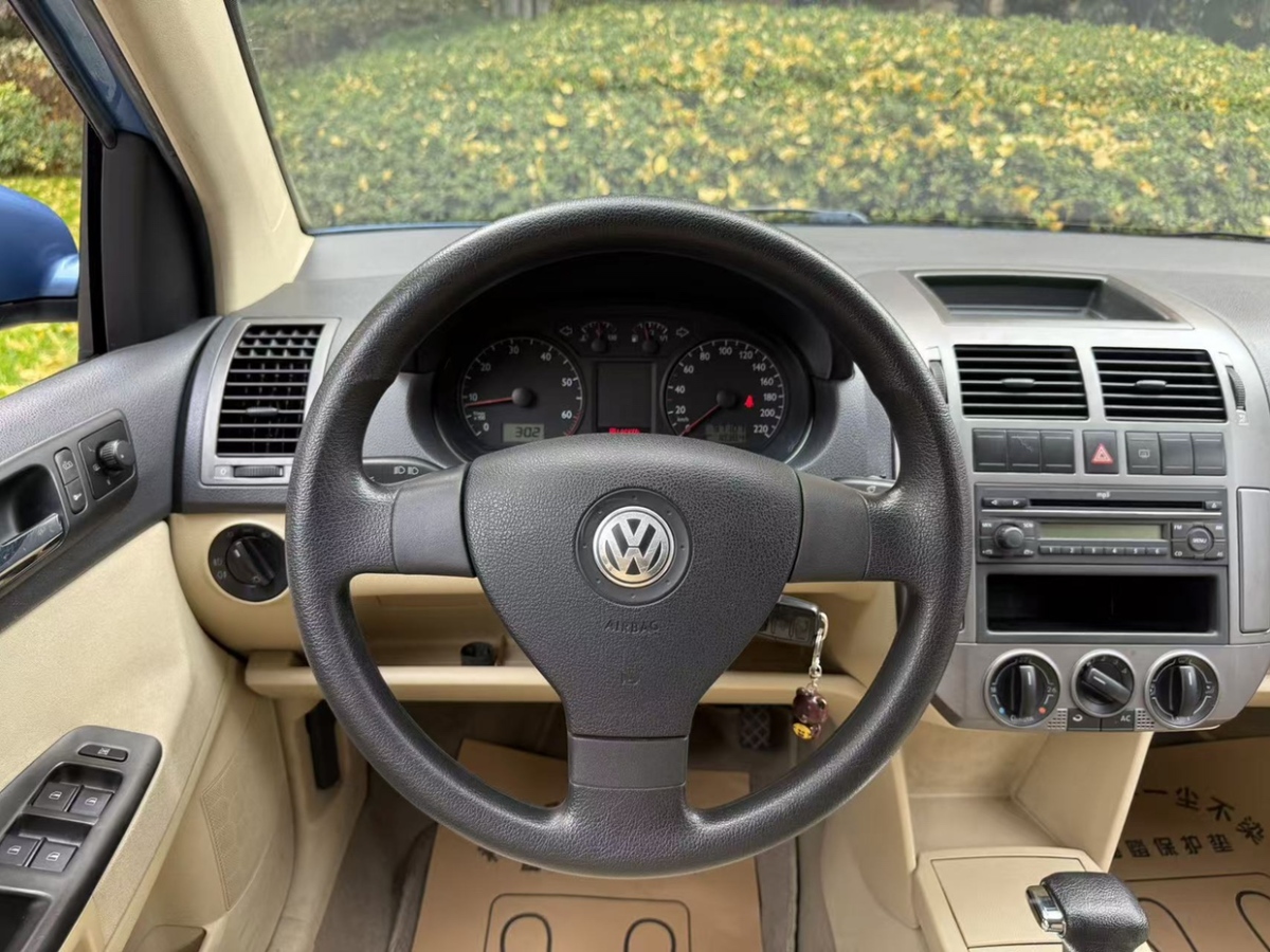 Volkswagen Polo 2010 #8 Volkswagen Polo 2010 car image #8