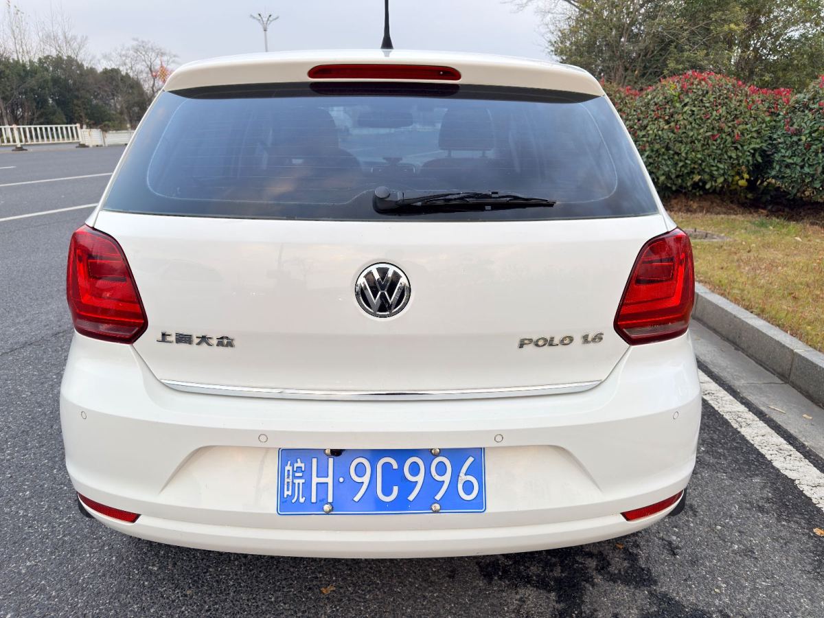 Volkswagen Polo 2014 car image #8