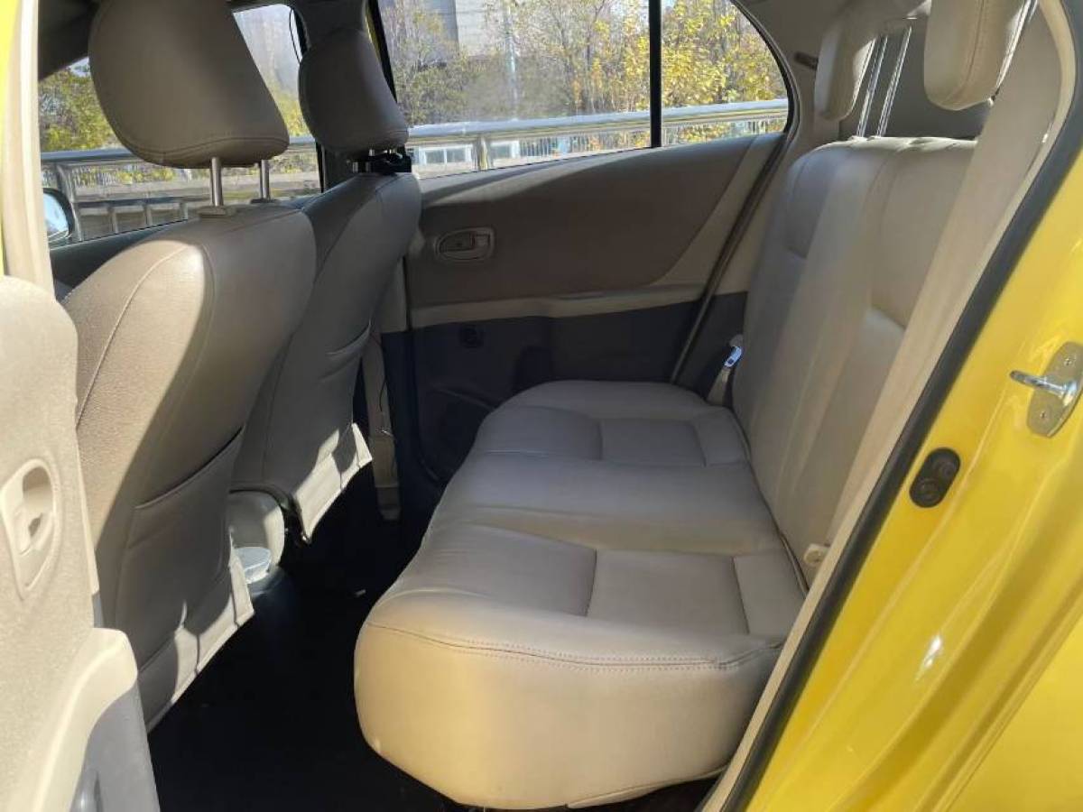 Toyota Yaris 2011 imagen de coche #8