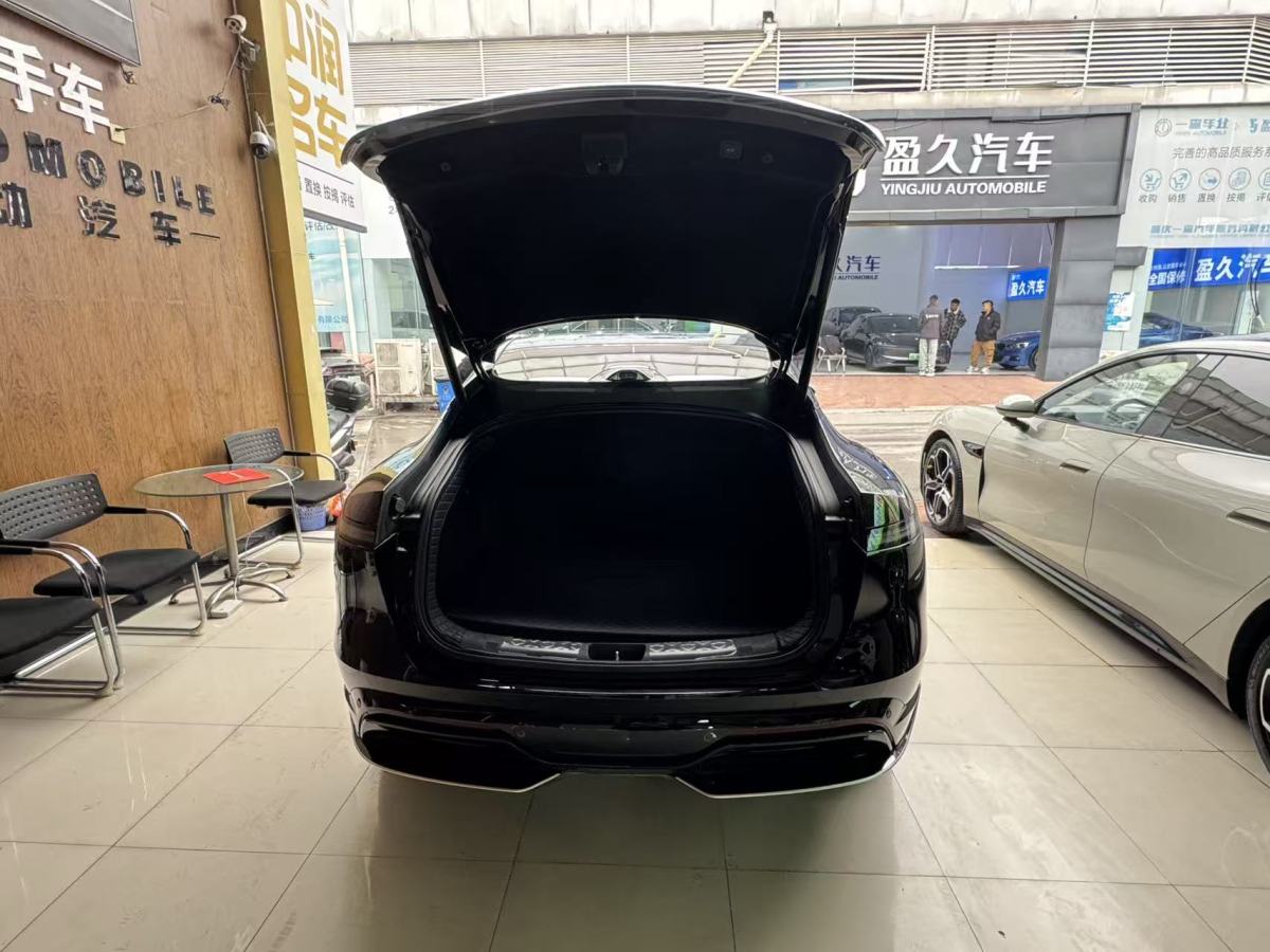 Avatr 06 2025 car image #8