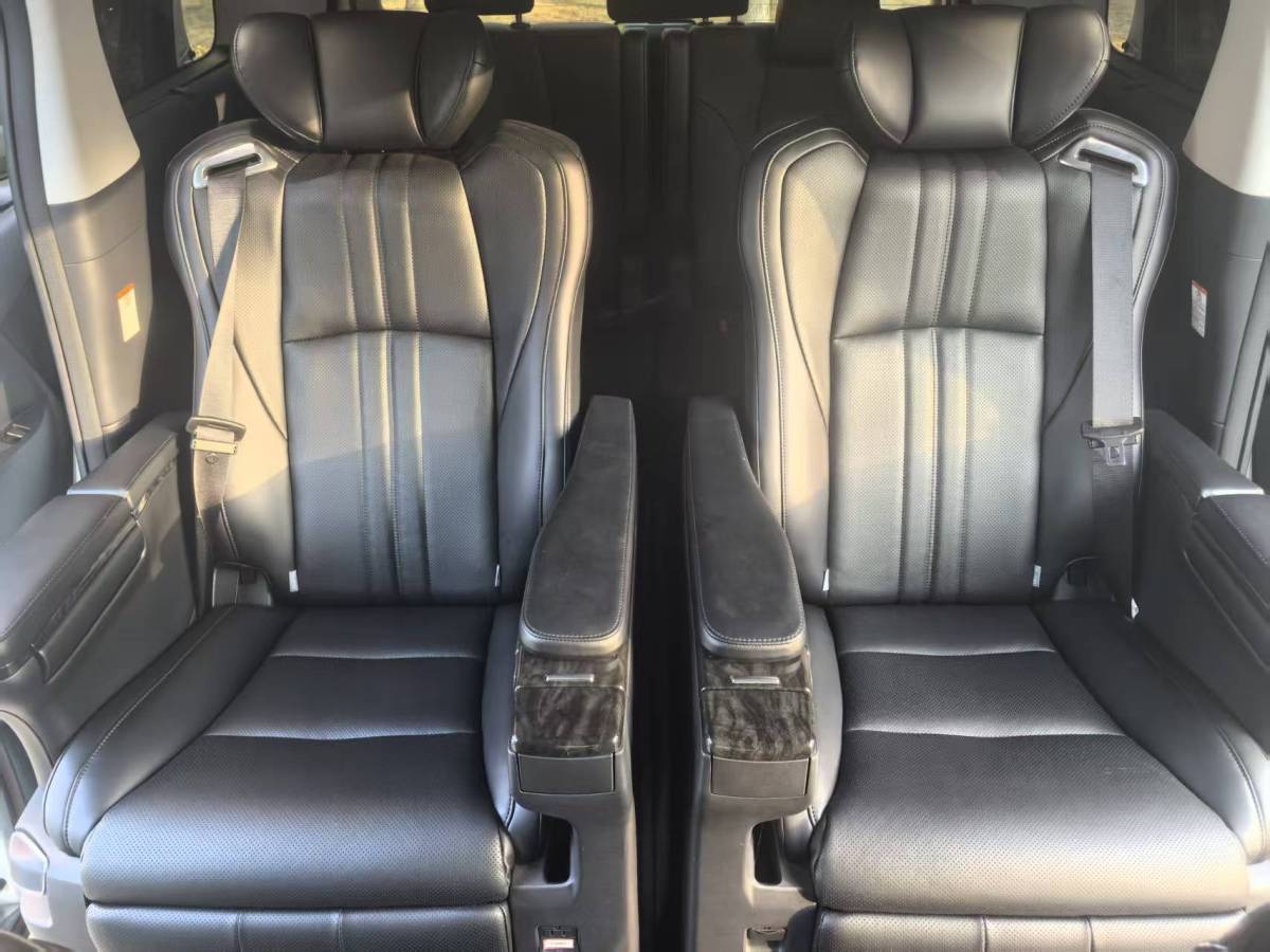 Toyota Alphard 2024 #8 Toyota Alphard 2024 car image #8