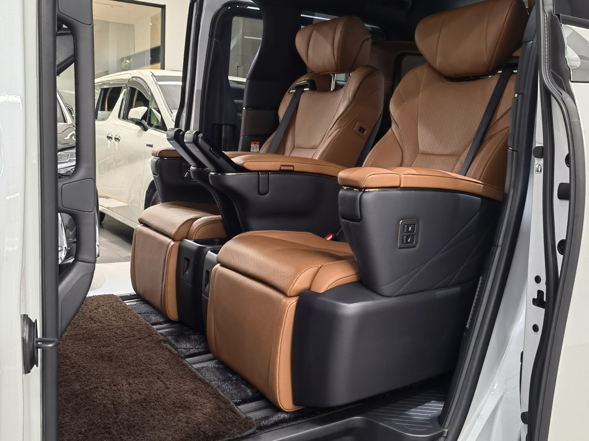 Toyota Vellfire 2024 immagine di auto #8