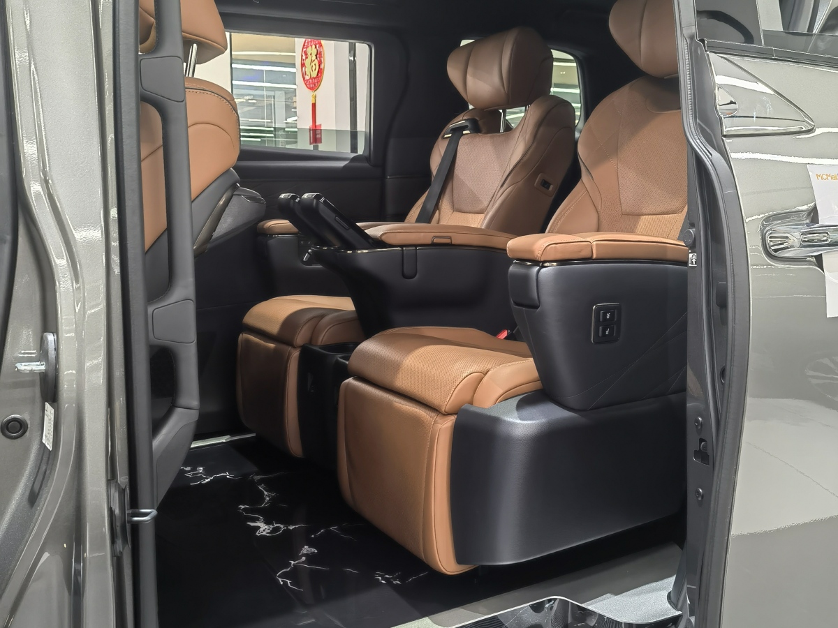 Toyota Vellfire 2024 car image #8