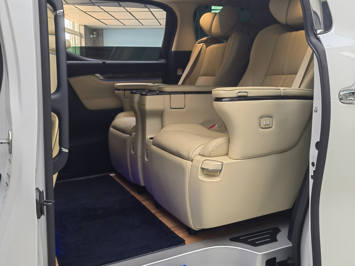 Toyota Vellfire 2023 car image #8