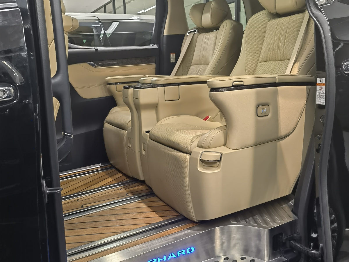 Toyota Alphard 2018 car image #8