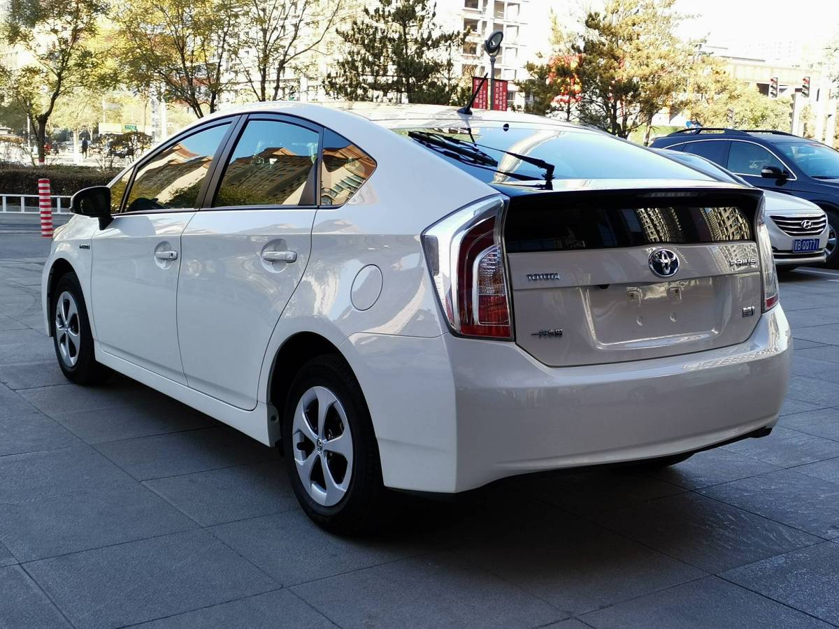 Toyota Prius 2015 car image #8
