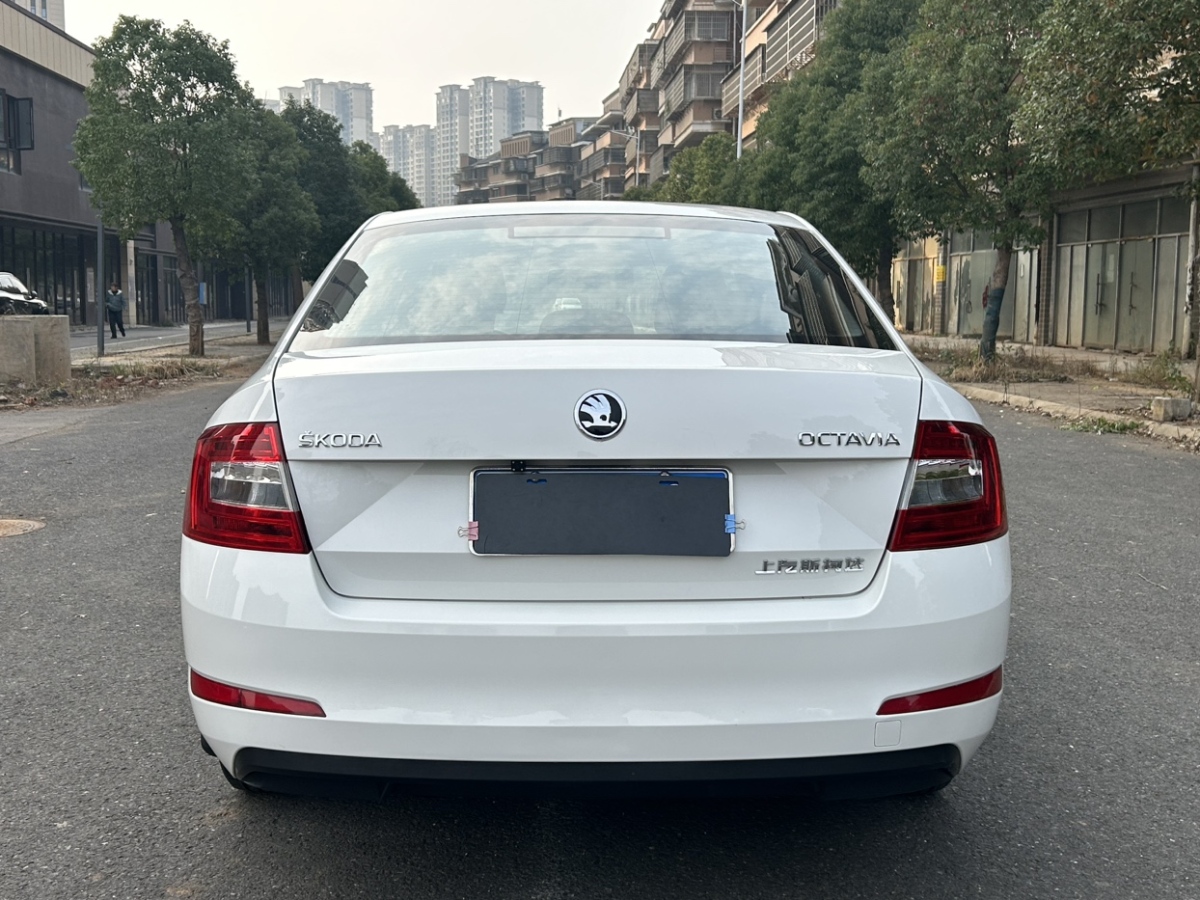 Skoda Octavia 2017 car image #8