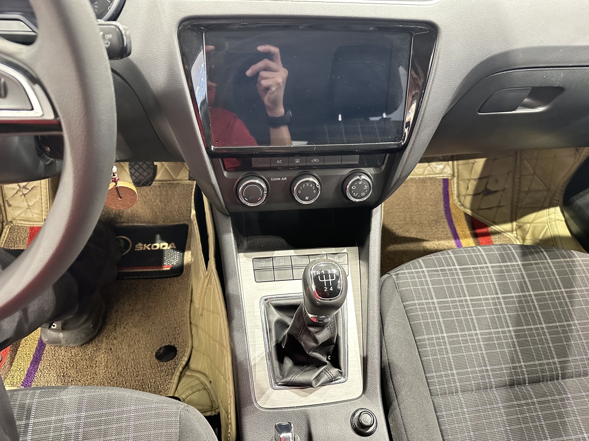 Skoda Octavia 2020 car image #8