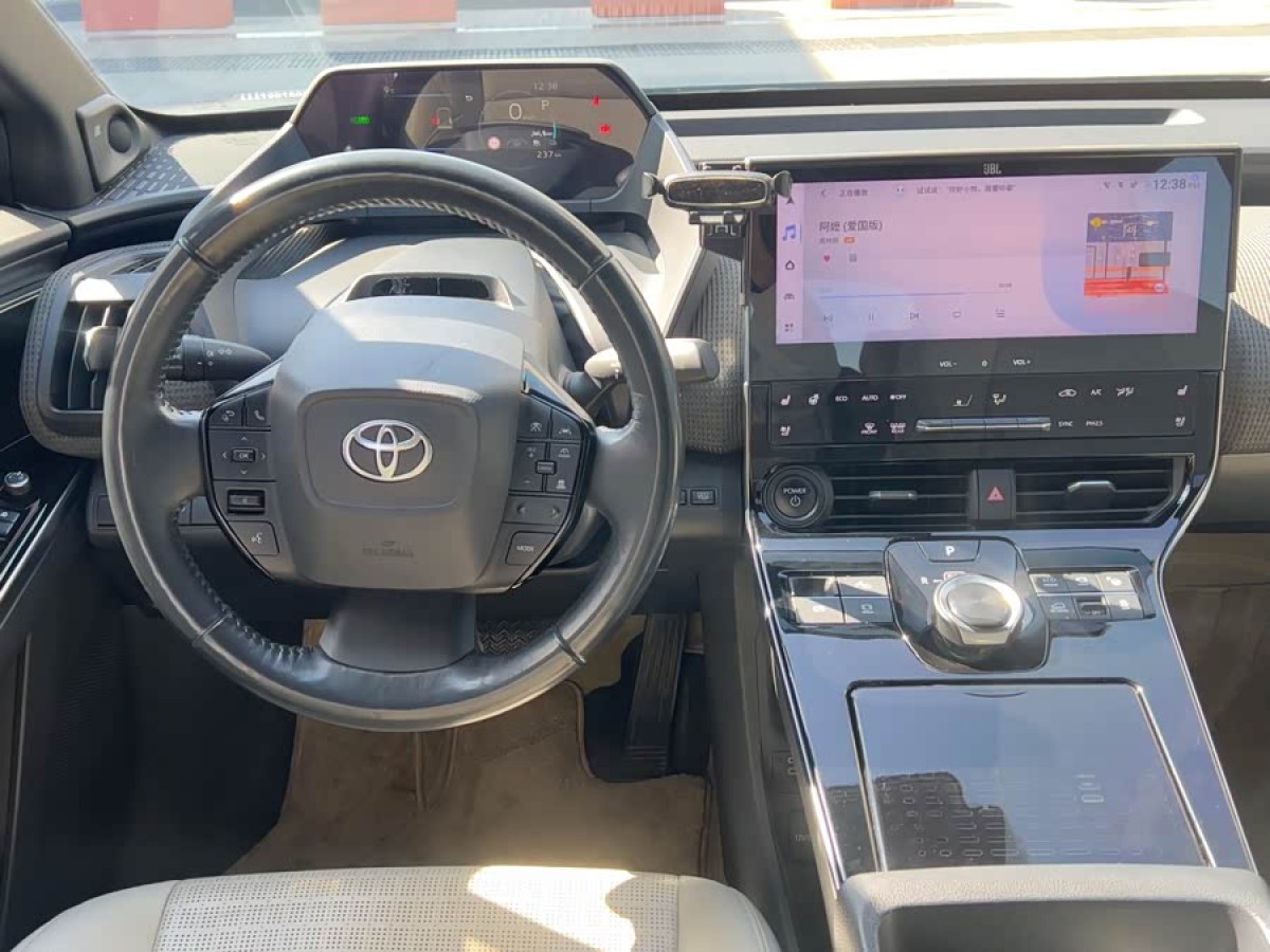 Toyota bZ4X 2022 image de voiture #8