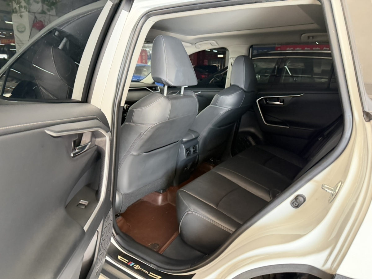 Toyota RAV4 2024 car image #8