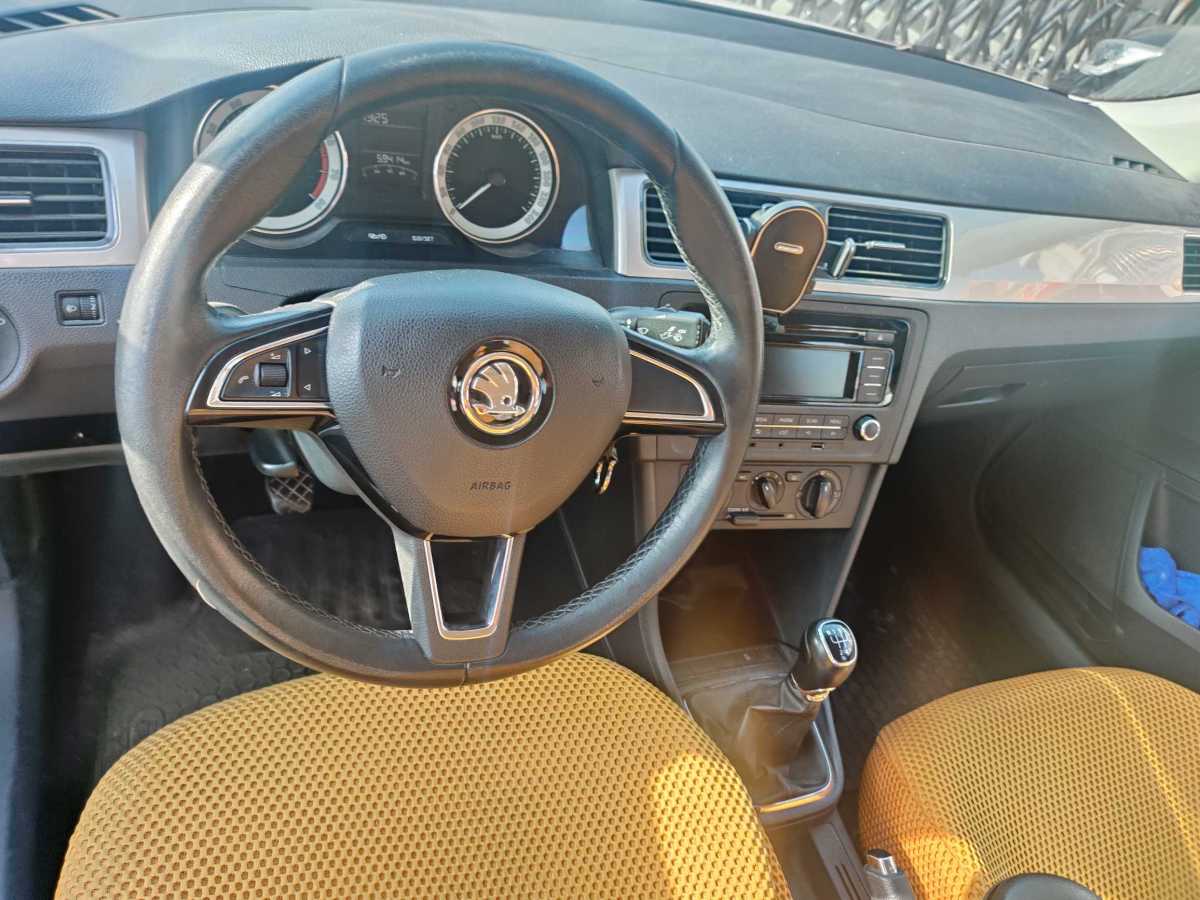 Skoda Rapid 2018 car image #8