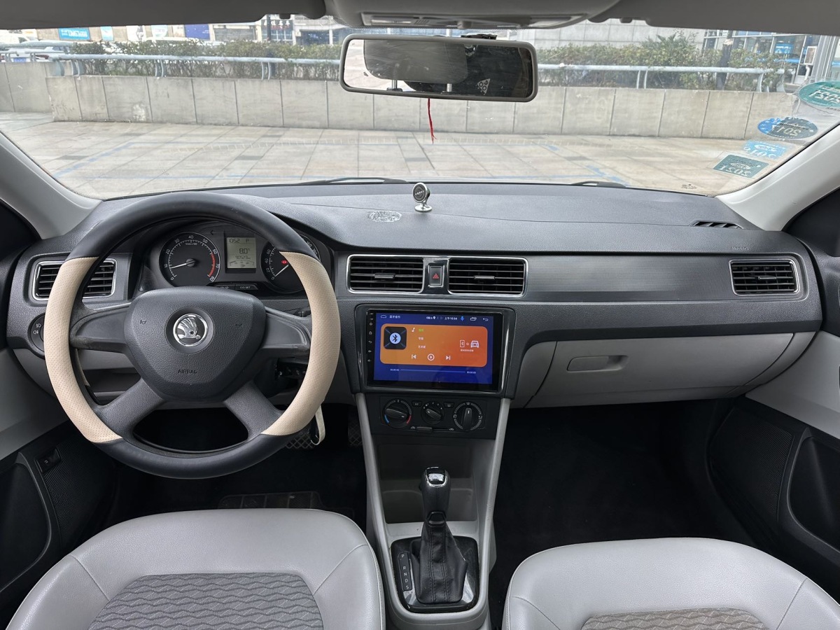 Skoda Rapid 2014 car image #8