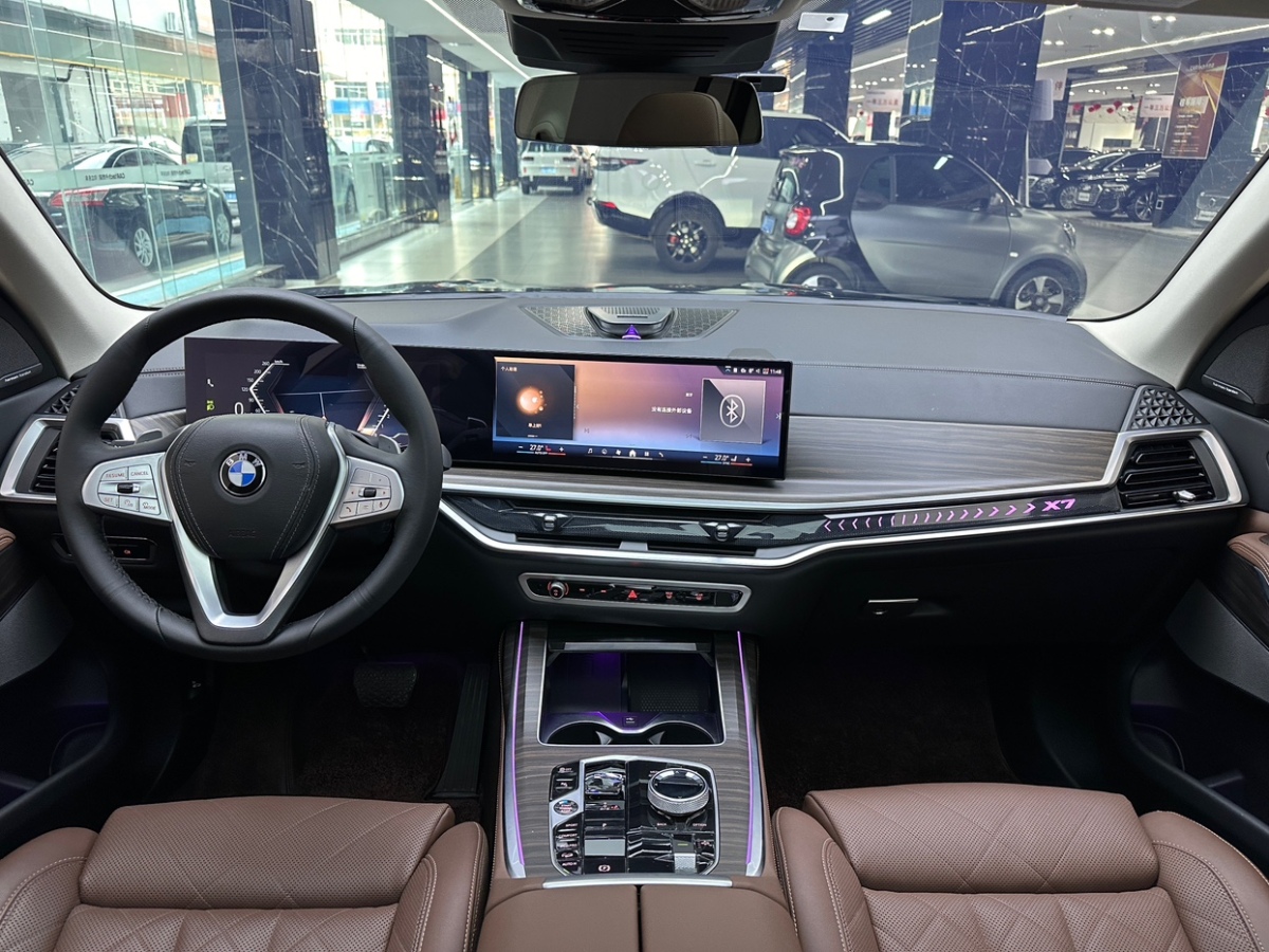 BMW X7 2024 car image #8