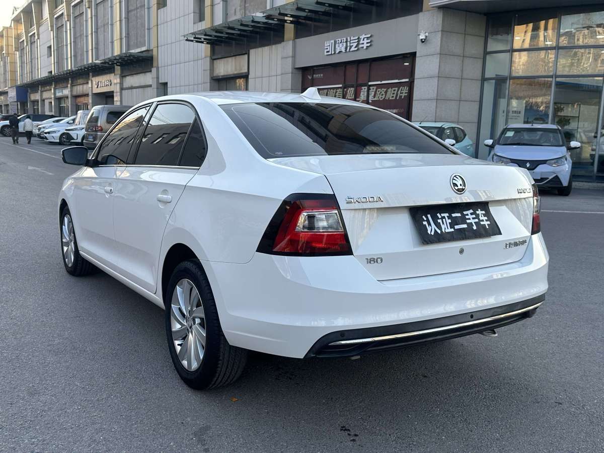 Skoda Rapid 2018 car image #8
