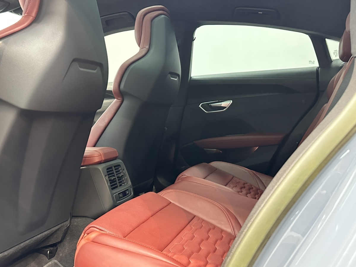 Audi RS e-tron GT 2022 #8 Audi RS e-tron GT 2022 car image #8