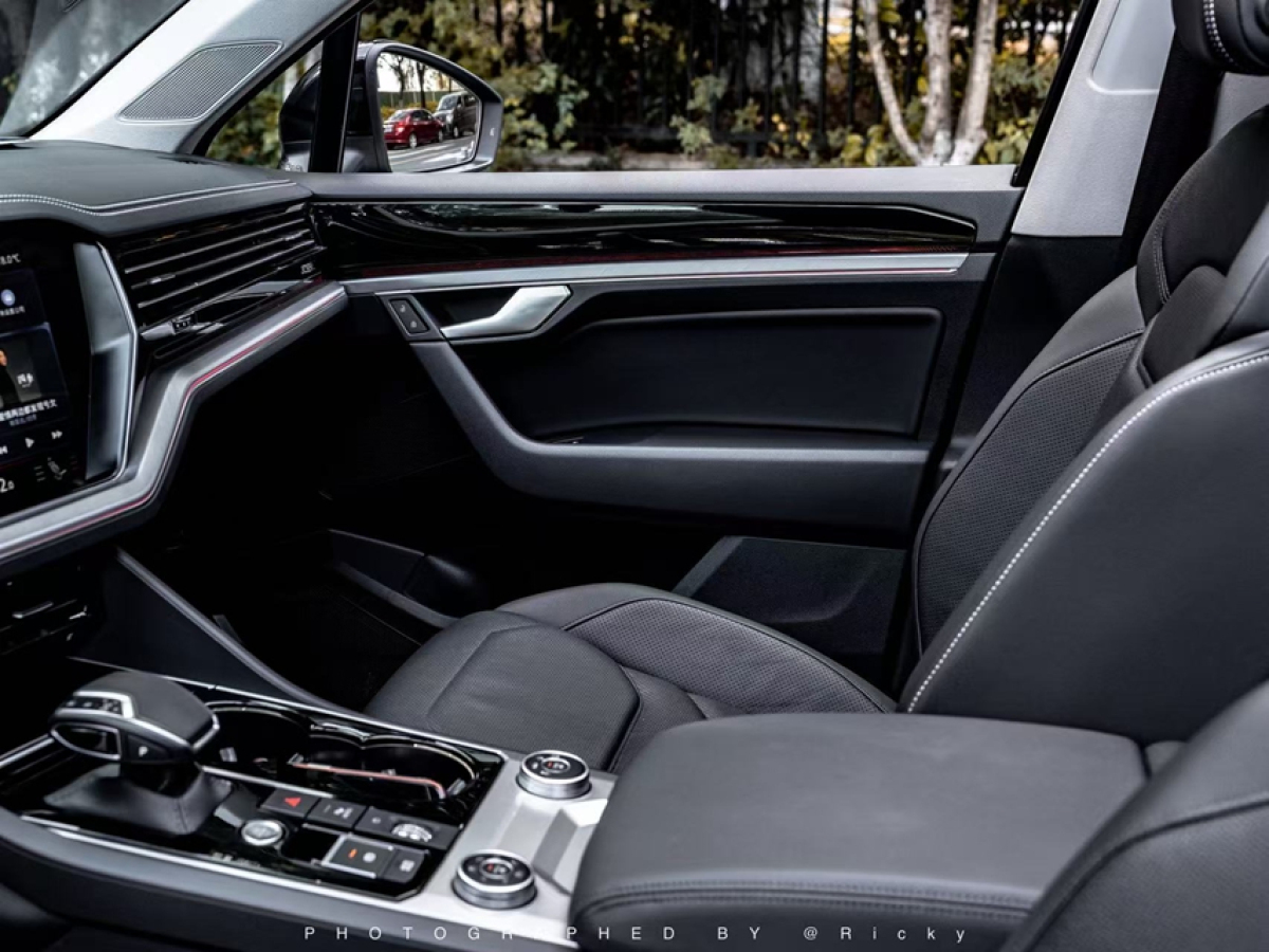 Volkswagen Touareg 2022 car image #8