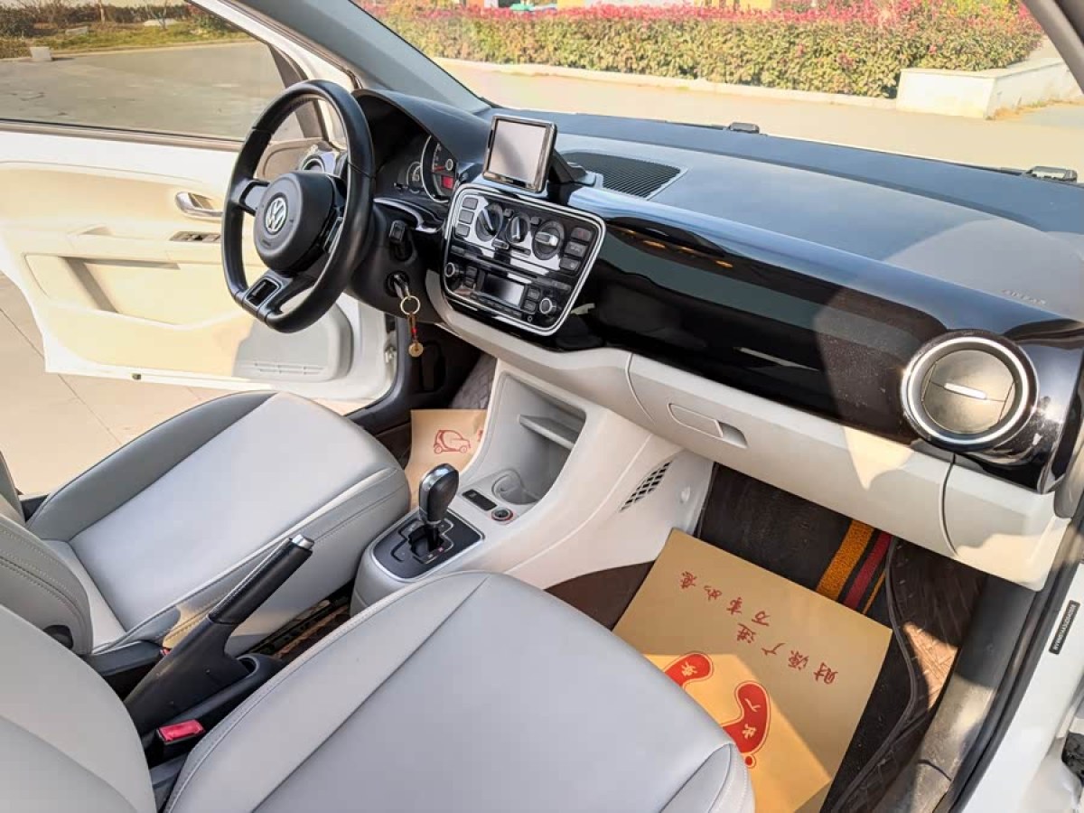 Volkswagen up! 2016 immagine di auto #8