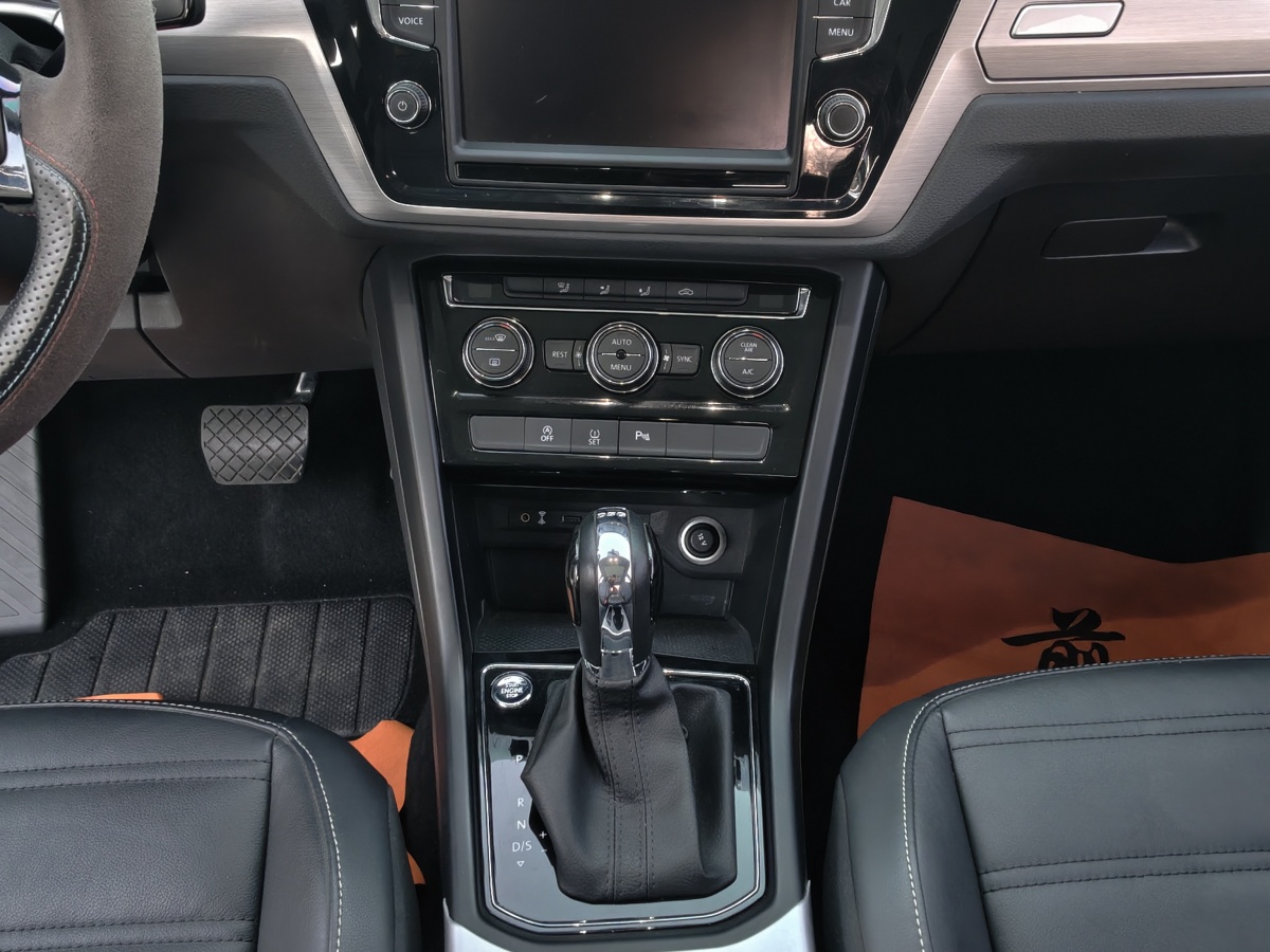 Volkswagen Touran 2018 car image #8