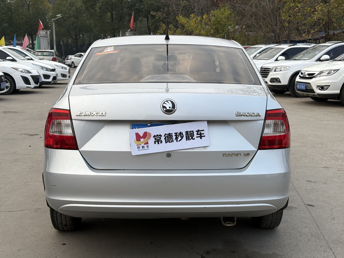 Skoda Rapid 2013 immagine di auto #8