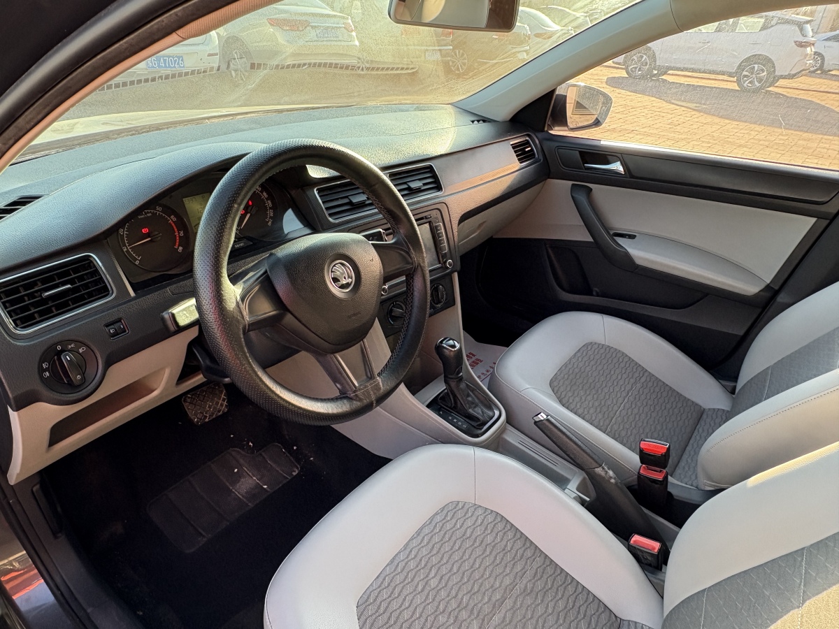 Skoda Rapid 2016 immagine di auto #8