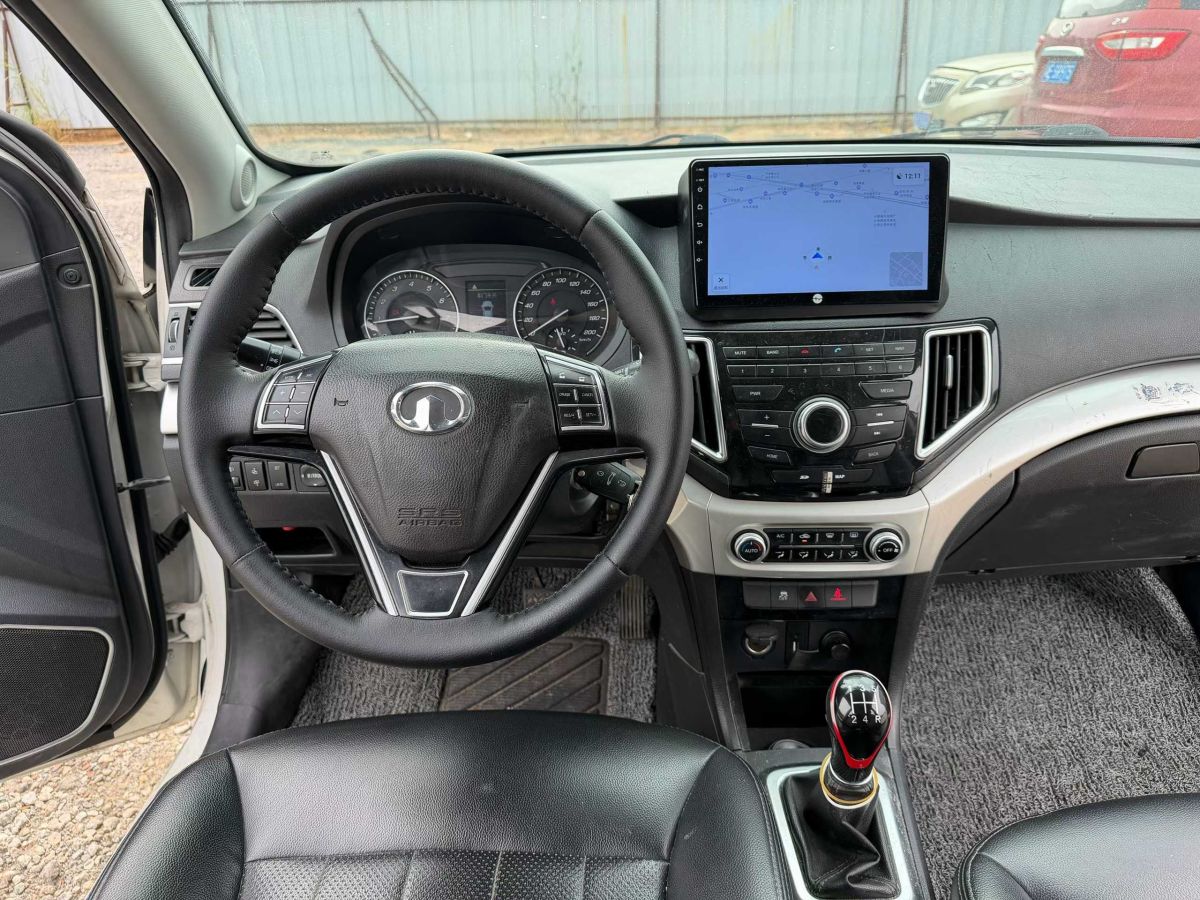 Great Wall C30 2015 car image #8