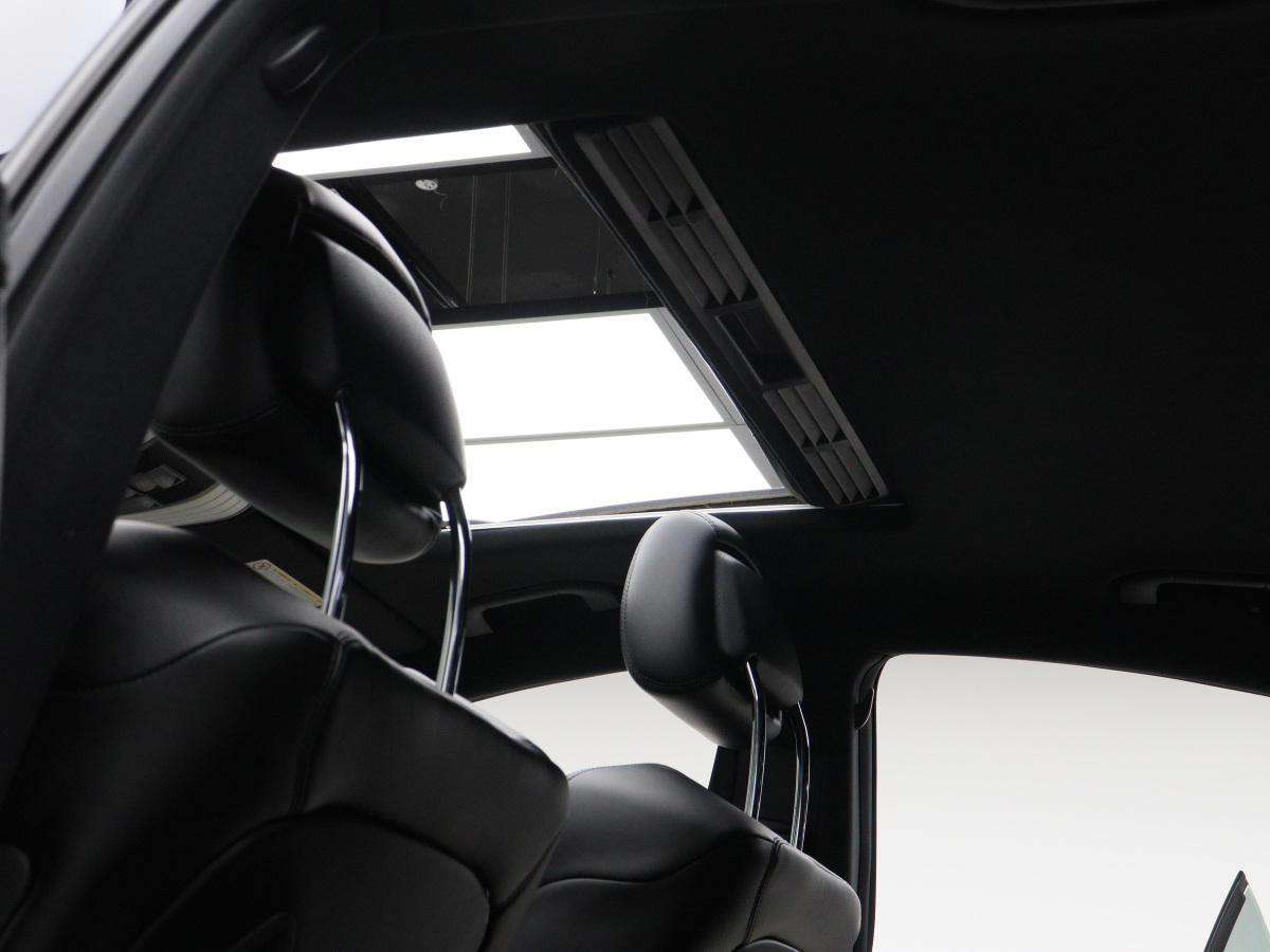 Mercedes-Benz 2012 car image #8