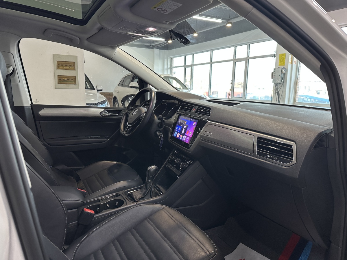 Volkswagen Touran 2017 #8 Volkswagen Touran 2017 car image #8