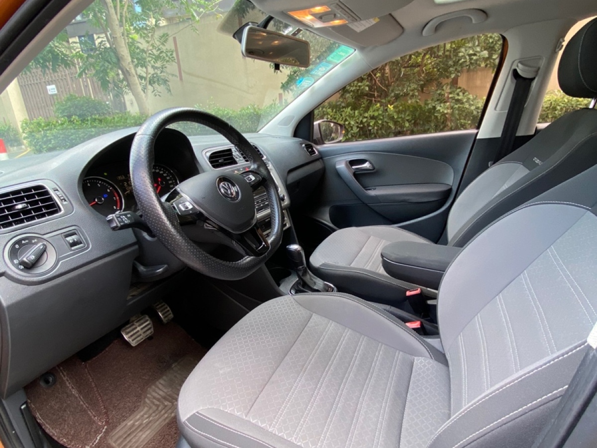 Volkswagen Polo 2016 car image #8