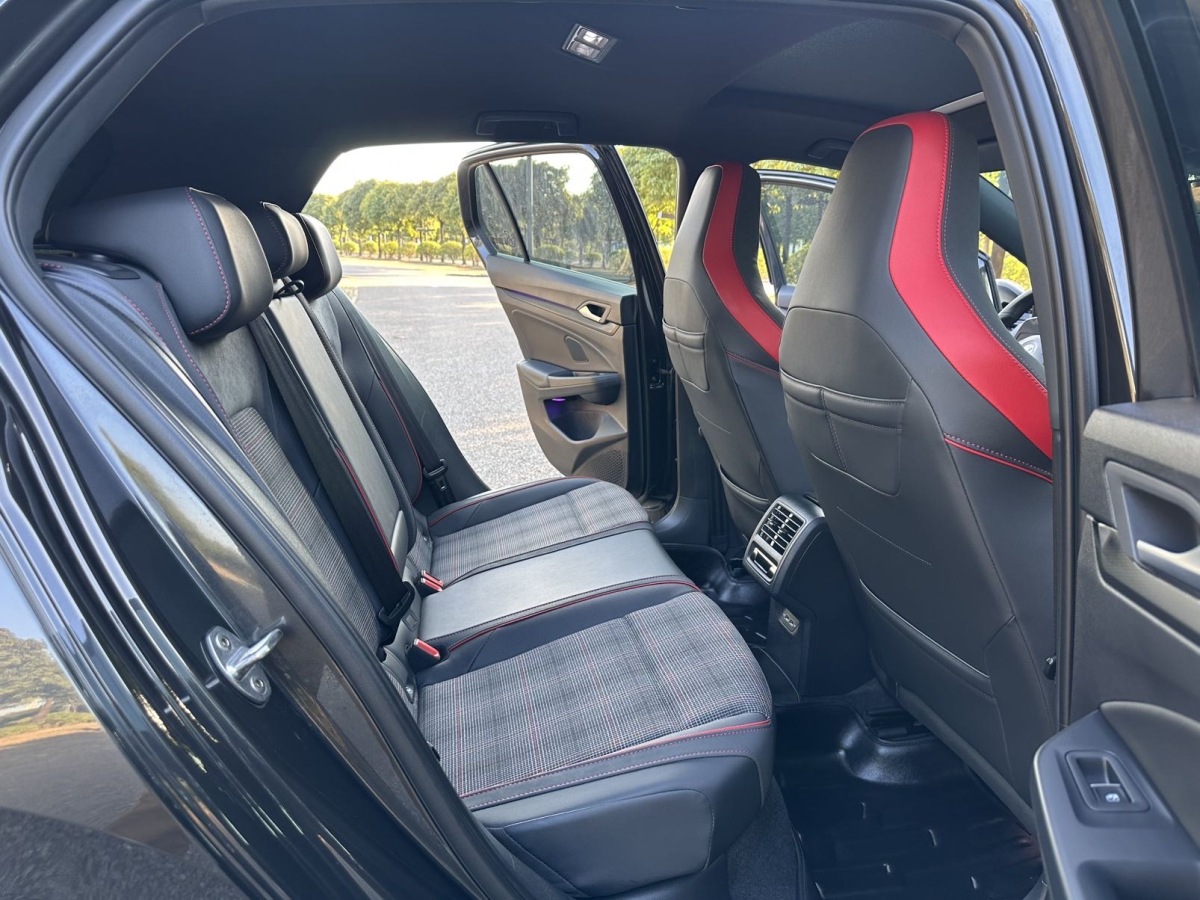 Volkswagen GolfGTI 2022 #8 Volkswagen GolfGTI 2022 car image #8