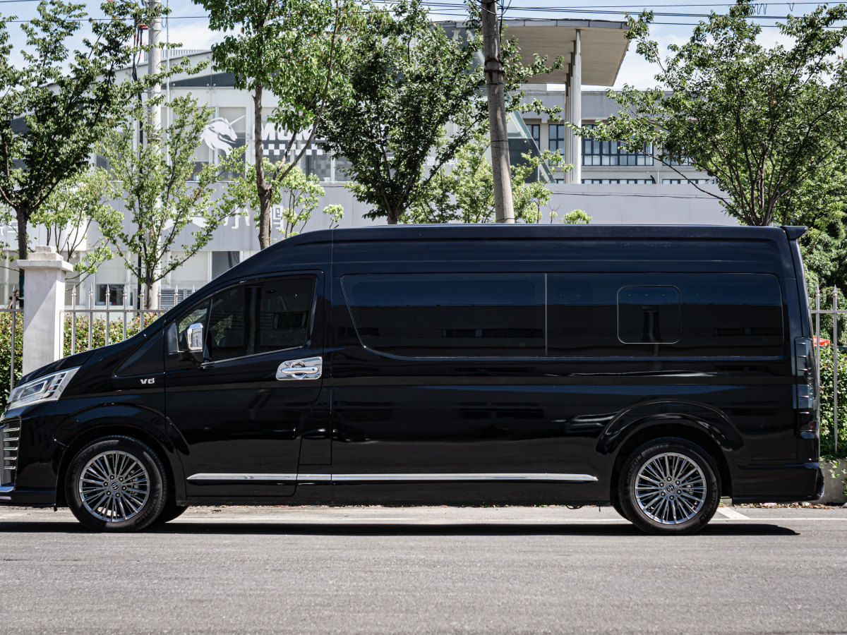 Toyota Hiace 2024 car image #8