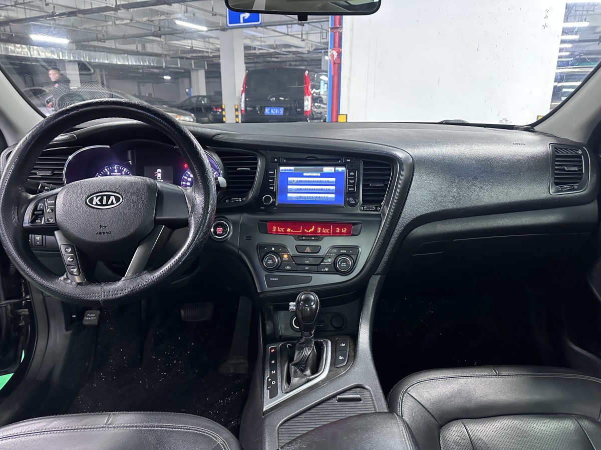 Kia K5 2012 car image #8